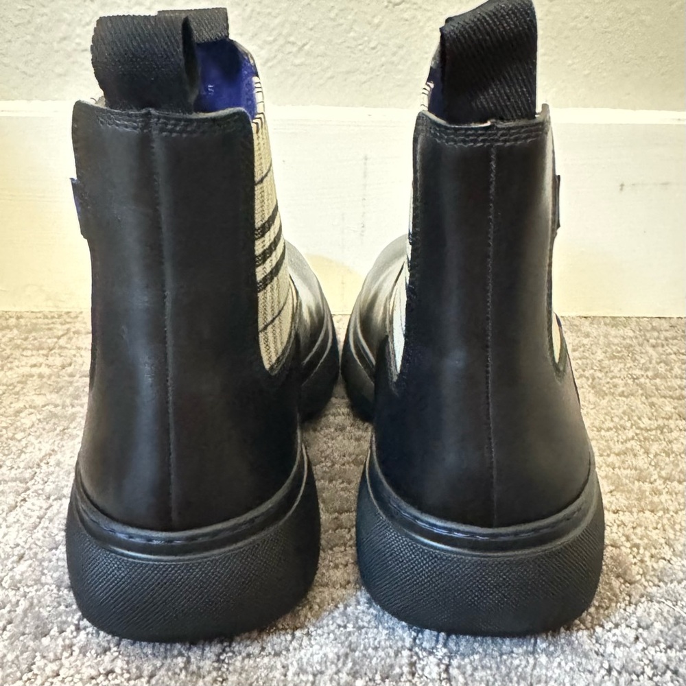 💰⬇️BURBERRY Black Leather Chelsea Boot with Blue Plaid Accent Men’s EU 45 - Picture 11 of 16